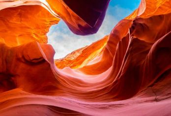 美国拉斯维加斯下羚羊峡谷+马蹄湾一日游含简餐【探访羚羊彩穴，斑驳的红砂岩经光折射幻化出美丽的色彩，如梦如幻，在这里不需要任何技巧就可以成为摄影高手】