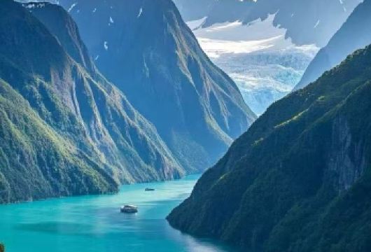 新西兰皇后镇米尔福德峡湾一日游【中文司机+12小时服务】【尊享一对一高端行程定制，多日豪华包车专属礼遇，专业旅行顾问24小时恭候垂询。】