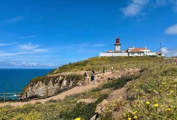 葡萄牙辛特拉秘境与海岸线一日游（里斯本出发包车）【精选特色宫殿，避开人潮：深入游览精美宫殿与植物园，享受宁静建筑艺术，拒绝拥挤。】