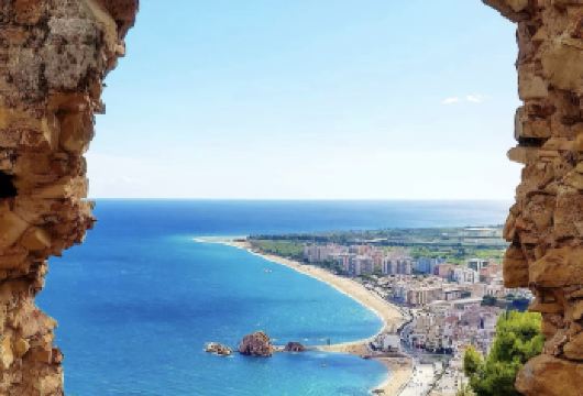 西班牙巴塞罗那兰布拉大道+巴塞罗那大教堂包车一日游【高迪梦幻般的建筑，古老的哥特式街巷，波光粼粼的地中海，现代与古老的完美融合】