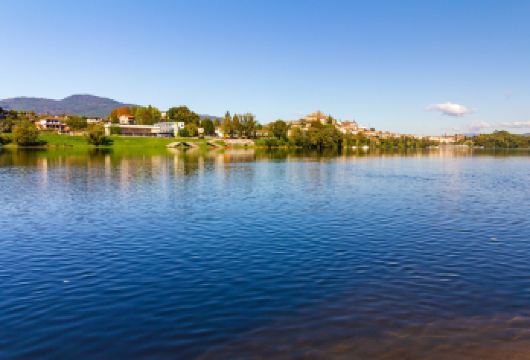 捷克布拉格-城堡山-天文钟-查理大桥-精华打卡｜热门明星路线【[中文司导可选]提供基础接送，满足不同旅客需求】