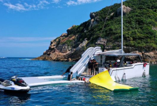 三亚游艇出海『进口豪华游艇/双体帆船租赁包船/拼船旅游』】【[多种船型]欧洲进口品牌单体/双体帆船、进口豪华游艇，特别赠送深潜 摩托艇体验 海钓】