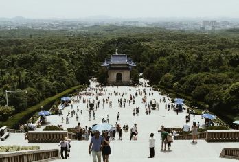 南京美龄宫+明孝陵+中山陵景区+音乐台一日精品小团【[品质行程]精品小团，看美龄宫风华+明孝陵秋色+中山陵壮丽+音乐台鸽影】