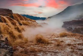 陕西黄河壶口瀑布+知青旧居一日游【赠汉服体验+专车接早】【[优选交通]可选20人团商务行政舱1+1，第3代头等舱，55座超大车身仅置32席沙发座椅2+1座位】