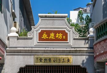 广州陈家祠+西华路美食+永庆坊+沙面+珠江夜游古今精华一日游【岭南陈家祠，能欣赏到三雕两塑一铜铁铸的工艺品，精美绝伦，建筑古色古韵，岭南建筑天花板。】