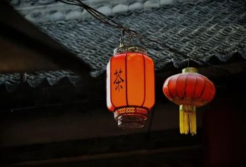 郑国渠+袁家村美食体验一日游【泾河大峡谷：被誉为 “关中第一大峡谷”，峡谷窄处仅 18 米，船行其中，能感受深渊绝壁横天险的震撼】