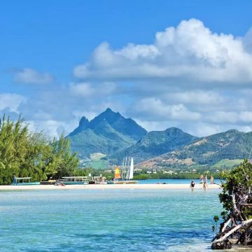 毛里求斯南部之旅：蓝湾玻璃船看珊瑚&浮潜+自然桥+大浪花