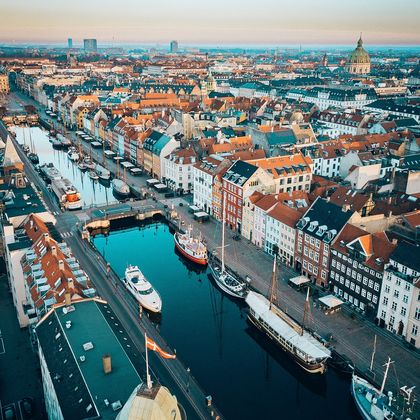 丹麦哥本哈根+罗森堡城堡+阿美琳堡宫+克里斯蒂安堡宫+腓特烈斯贝花园+小美人鱼像一日游