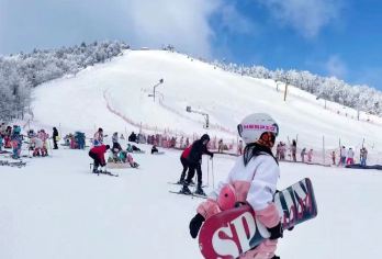 长白山和平滑雪场+魔界漂流【2-6人小团 滑雪两小时】【长白山魔界漂流+和平雪场 [含门票+用车]】