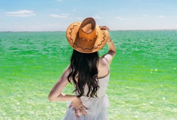 格尔木+察尔汗盐湖半日游【2-8人团丨中国盐湖城赏天空之境】【[真专业]五星司导专业服务，赠格尔木市区上门接送，出行无忧】