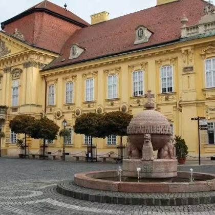 匈牙利布达佩斯往返：塞克什白堡小镇一日游（探访“爱之城”）