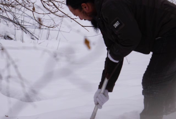长白山林海雪原·原始捕鱼【林二代向导|凿冰捕鱼|土灶铁锅炖】【一次沉浸式感受北方渔猎文化与徒步林海雪原的独特旅程，在向导的带领下体验凿冰下网，徒步林海雪原。】