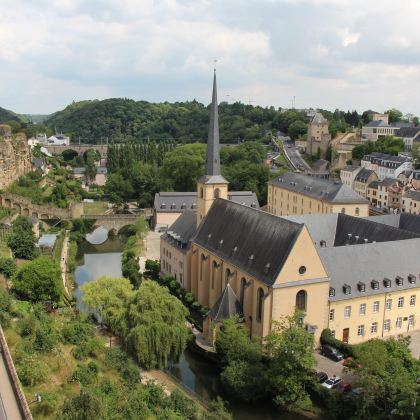 比利时布鲁塞尔往返+卢森堡+迪南小镇一日游【中文包车上门接】