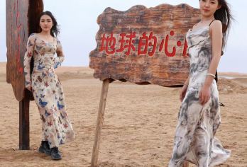 【六湖穿越】银川出发一日游乌兰湖 打卡龙眼湖赠航拍免费滑沙【[经典线路]大五湖路线附翡翠龙眼湖，保证大五湖不会偷工减料。打卡各具特色的六湖，分分钟刷爆朋友圈！】