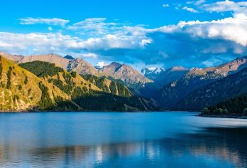 【乌市启程，天山云踪】乌鲁木齐-天山天池【便捷的一日包车行程，丰富的文化体验，仙境般的自然景观。】