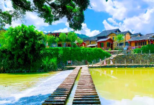 厦门旅游漳州南靖土楼+云水谣景区+和贵楼+怀远楼一日游大团【[厦门土楼专线]厦门本地旅行社、深耕土楼专线、天天发团、厦门岛内上门接送、自有车队、自家司机！】