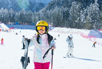 羌人谷滑雪场1日【包车游&小众滑雪场2H抵达&实现滑雪自由】【成都出发2.5H | 小白轻松拿捏的滑雪场~】