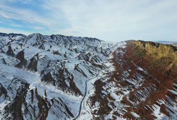 S101省道一日游【可选小车团+五座包车+七座包车】【[亲近自然]这是一条鲜为人知的天山公路。它是一条废弃了半个多世纪的公路，也是一条景观奇绝的地理走廊】