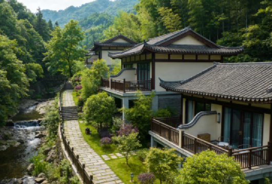 非遗烟火风+《紫莲森林度假村+广济桥+牌坊街》【森林徒步向导，吸收负离子，体验潮州特色美食】