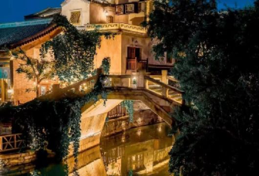 北京古北水镇+司马台长城一日游【可选五环内接+含门票】【[北方古镇]观看星光小镇、音乐水舞秀、无人机 等演出】