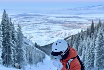 【乌鲁木齐南山白云滑雪一日】车费+雪具+雪票｜自由搭配轻松滑【专业大巴往返，无需自驾奔波，雪版、装备一站式配齐，轻松出发，快乐滑雪。】