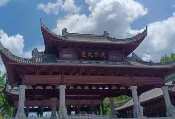 【九点晚出发景区导游精讲】北山+宝顶山+大足石刻博物一日游【[大足专线]一直被模仿从未被超越，北山石刻+宝顶山石刻+博物馆三场景区导游全程精讲。】