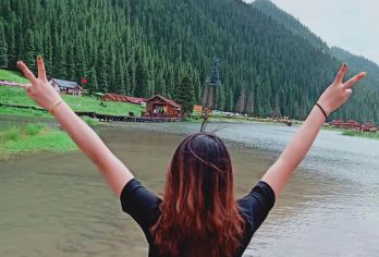 新疆乌鲁木齐天山大峡谷+南山牧场包车一日游【1天纯玩2大景】【[私密程度]我们保证做到一单一团、随走随停，送至景区门口即可自由玩耍，行程灵活度极高】