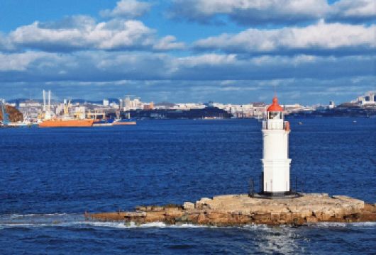 托卡列夫斯基灯塔+俄罗斯桥+伏罗西洛夫炮台+托比津纳海角一日【中文司导，市区酒店接送包车游，行程可调，深度游览。】