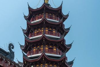 南京一日游：鸡鸣寺城墙玄武湖 & 报恩寺【一片纯净之地，一份朴素的奉献。愿你最深切的思绪化为现实。 静谧的寺庙、古老的城墙、幽静的湖泊：探索南京的慢生活。 您的私人导游：用详尽的叙述让历史和文化鲜活起来。】