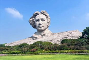 湖南博物院+橘子洲+岳麓书院【长沙一日游纯玩】导游精讲【1：特别赠送：[湖南博物院无线耳麦服务]，火宫殿全店通用九折券，品牌矿泉水，】