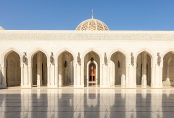 马斯喀特+苏丹大清真寺+皇家歌剧院+苏丹皇宫+博物馆小团半日【感受阿拉伯风情，与经验丰富的导游一起旅行】