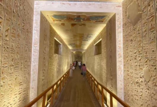 埃及卢克索四景点一日游【专车专导丨中文24小时在线客服】【[帝王谷]古埃及新王朝时期法老和贵族主要陵墓区，现已开发了62个陵墓】