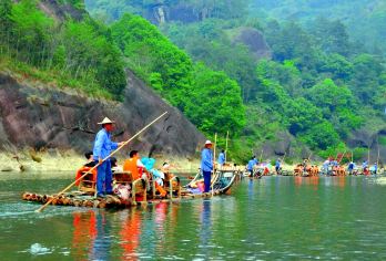 【1-12人小团】武夷山九曲溪竹筏漂流+大红袍或天游峰一日游【[福建武夷山]1-12人VIP小团，武夷山三姑度假区内上门接送，世界双遗产，丹山碧水，奇秀甲东南】