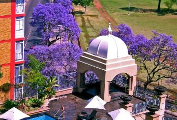 南非&约翰内斯堡一日游【普马兰加风光之旅】【探访非洲第二大峡谷布莱德河峡谷的壮阔，惊叹于伯克幸运壶穴的地质奇迹，在“上帝之窗”将云海仙境尽收眼底】