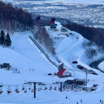 日本长野包车 |白马八方尾根滑雪场—饭山雪屋 （冬季限定）