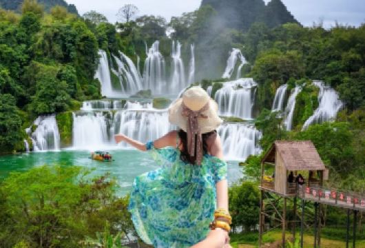南宁崇左出发丨畅玩德天瀑布+接驳丨6人纯玩小团/私家团可选【上门接送不起早丨畅玩全景德天丨体验中越风情】