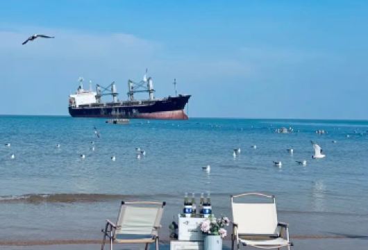 搁浅货轮布鲁维斯号+鸡鸣岛+海草房+那香海钻石沙滩浴场一日游【[行程专享]不拼车无拘束，随停随玩更自由】