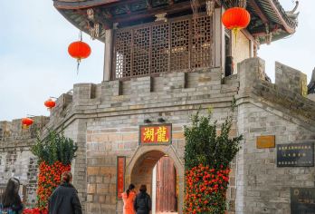 潮州古城一日游【龙湖古寨+非遗体验品茶看戏剧+汕头市区接送】【[特色美食]：潮汕牛肉火锅】