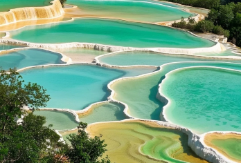 虎跳峡+白水台【专线车可送回丽江/香格里拉，赠送门票】【[缤纷景点]虎跳峡+哈巴雪山观景台+白水台， 攻略榜景点全含，带您玩转香格里拉！】