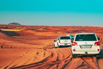 迪拜沙漠一日游 骑骆驼+接送+日落冲沙·晚餐/表演/汉娜手绘【迪拜市区酒店接送+特色表演+汉娜纹身+软饮+骑骆驼+阿拉伯晚餐】