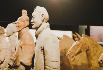 秀才长安【兵马俑123号坑】+3h深度讲解-耳麦-不含票【兵马俑123号坑+50周年特展+3深度讲解+无线耳麦】