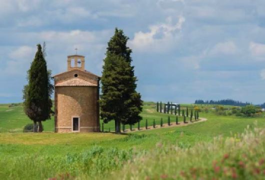 包车高效畅游：锡耶纳+小耳朵教堂+丝柏之路+皮恩扎+奥尔恰谷【无需为交通烦恼，舒适专车全程接送，行程灵活自由，随心掌控游览节奏，沉浸式感受意大利风情。】