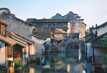 杭州出发：乌镇东栅西栅+南浔古镇/西塘古镇一日游【专业导游】【专业中文导游随行，深入讲解古镇人文历史与水乡故事】