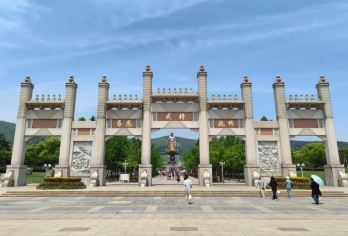 【金牌说】无锡灵山大佛讲解 金牌导游 3小时深度讲解 小团【[金牌导游讲师团]他们博古通今，幽默睿智，善于挖掘文物背后的故事，用有趣的方式带您领略明清风采；】