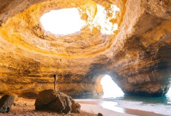 葡萄牙拉各斯【包车一日游】经典海岸奇观线 | 岩洞巡游【专属包车服务，免除您凌晨拼车、长时间等待的困扰。专业司机熟悉路线，安全舒适，让您将全部精力专注于感受】