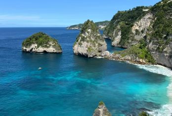 巴厘岛佩尼达岛东线+西线一日游【含午餐+导游+接送】万人回购【探索顶级景点，如：克林金海滩、天使浴池、破碎海滩、钻石海滩、阿图海滩】