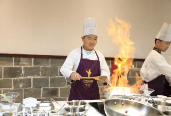 新晋神厨【在川菜博物馆，拜名师学技艺，亲手烹制经典川菜。若您厨艺过人，将获 “新晋神厨” 认证，收获专属荣耀！】