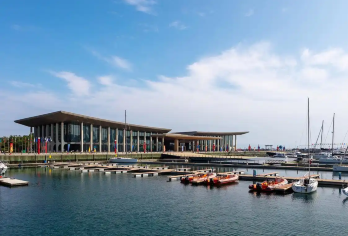 青岛一日游栈桥+圣弥厄尔教堂+奥帆中心【可定制行程/上门接送】