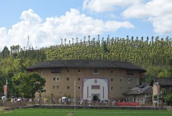 福建土楼(南靖)景区+云水谣+田螺坑土楼群+塔下村一日游【包车游不含餐+纯玩无购物，直接到景区避开景区人潮，无需排队，云水谣古镇：清澈见底的溪水】