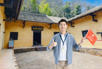 超高性价比【可上门接】韶山毛泽东故居+纪念馆+刘少奇故居1日【[贴心赠送]含韶山小交通+伟人像章+无线耳麦+矿泉水+小团赠旅游纪念照片。】